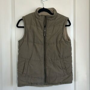 Unbranded boys reversible fall/winter vest (please see measurements)